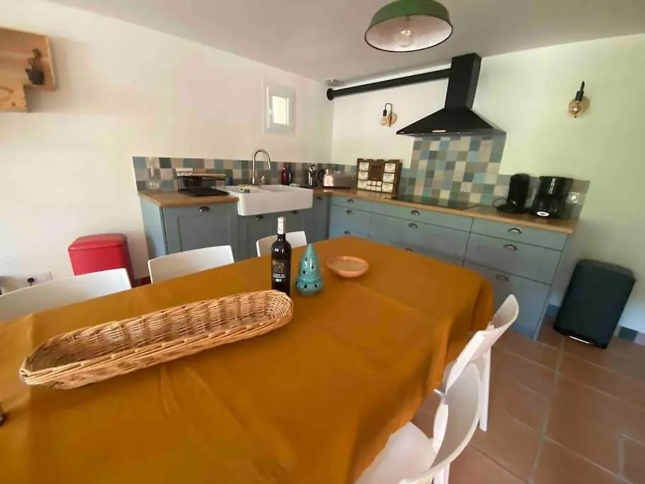 Holiday home Maison De Campagne Au Milieu Des Vignes Et Piscine Meounes-les-Montrieux